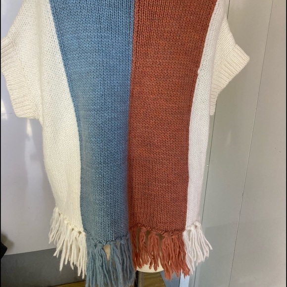 𝅺m. I.H .Jeans wool/ alpaca fringe vest / sweater . Med - Picture 2 of 10